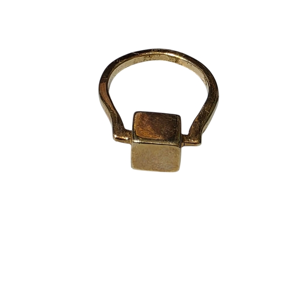 Jewelry - Gold Tone Square Ring